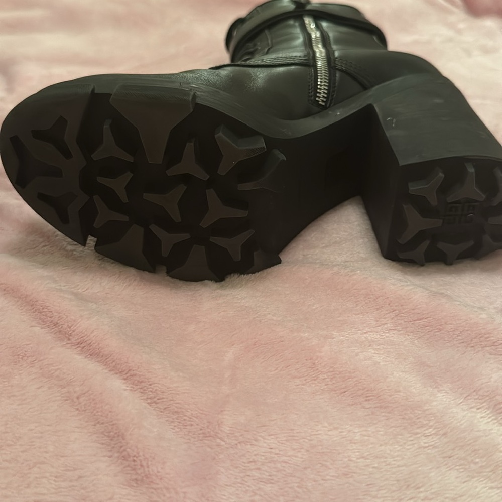 βΌοΈβͺοΈGivenchy β LEATHER COMBAT BOOTS βͺοΈβΌοΈ - Picture 9 of 11